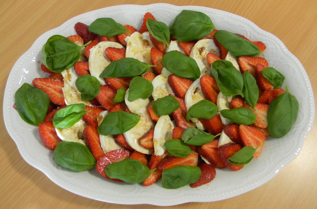 Mozzarella mit Erdbeeren